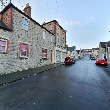 F3 2 Bedroomed Town House - Free Parking - Super 150 Mbps Wifi Near Gavin N Stacey Film House - 1 Free Dog Allowed Бари Екстериор снимка