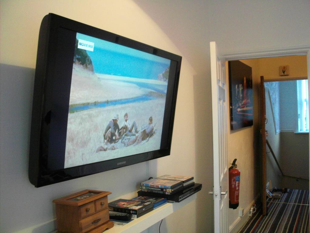 F3 2 Bedroomed Town House - Free Parking - Super 150 Mbps Wifi Near Gavin N Stacey Film House - 1 Free Dog Allowed Бари Стая снимка