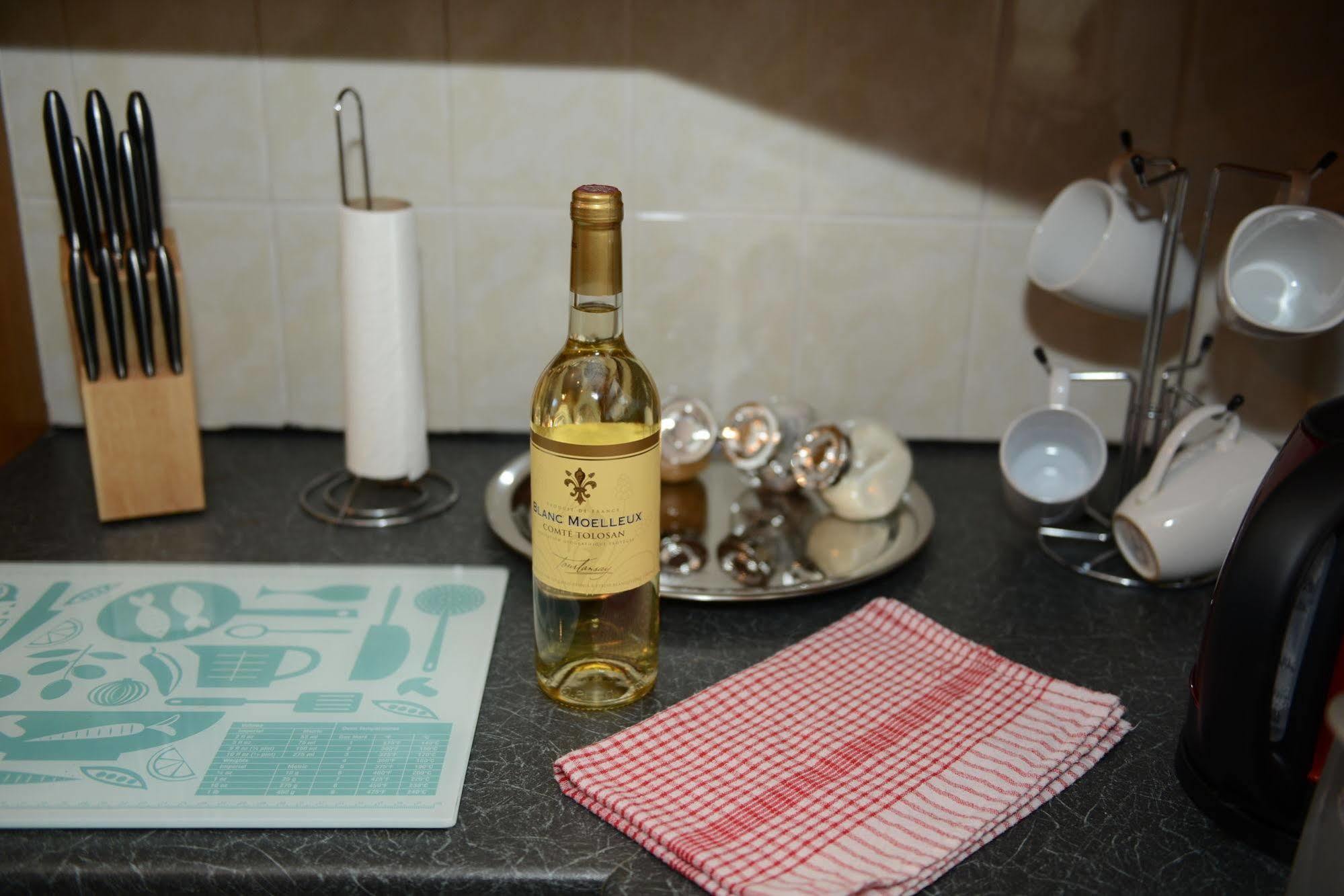 F3 2 Bedroomed Town House - Free Parking - Super 150 Mbps Wifi Near Gavin N Stacey Film House - 1 Free Dog Allowed Бари Екстериор снимка