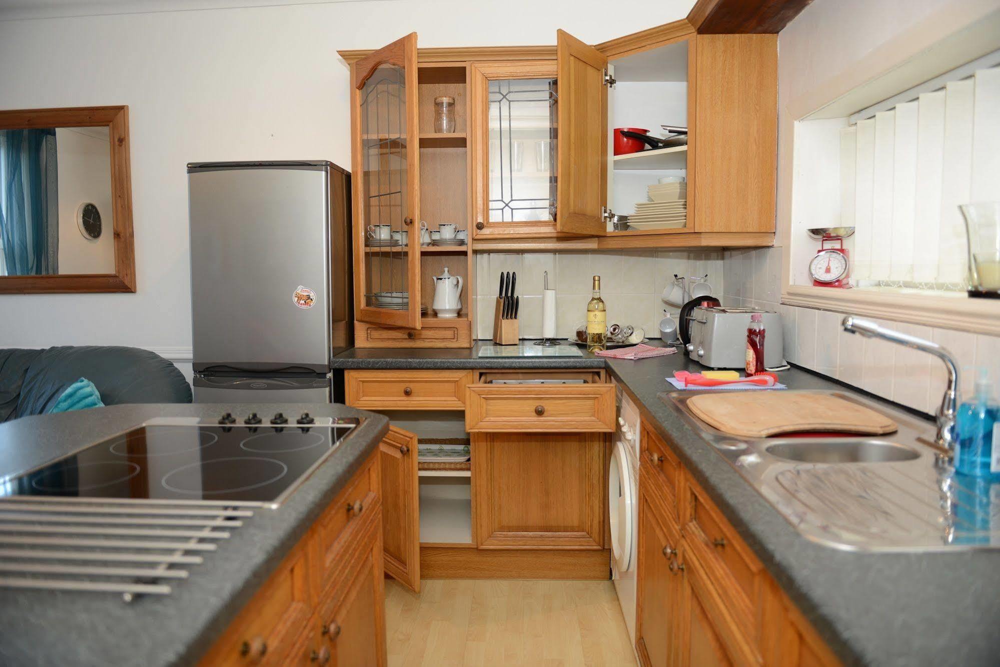 F3 2 Bedroomed Town House - Free Parking - Super 150 Mbps Wifi Near Gavin N Stacey Film House - 1 Free Dog Allowed Бари Екстериор снимка