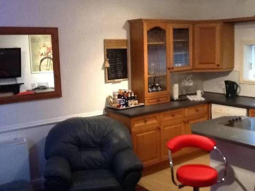 F3 2 Bedroomed Town House - Free Parking - Super 150 Mbps Wifi Near Gavin N Stacey Film House - 1 Free Dog Allowed Бари Екстериор снимка