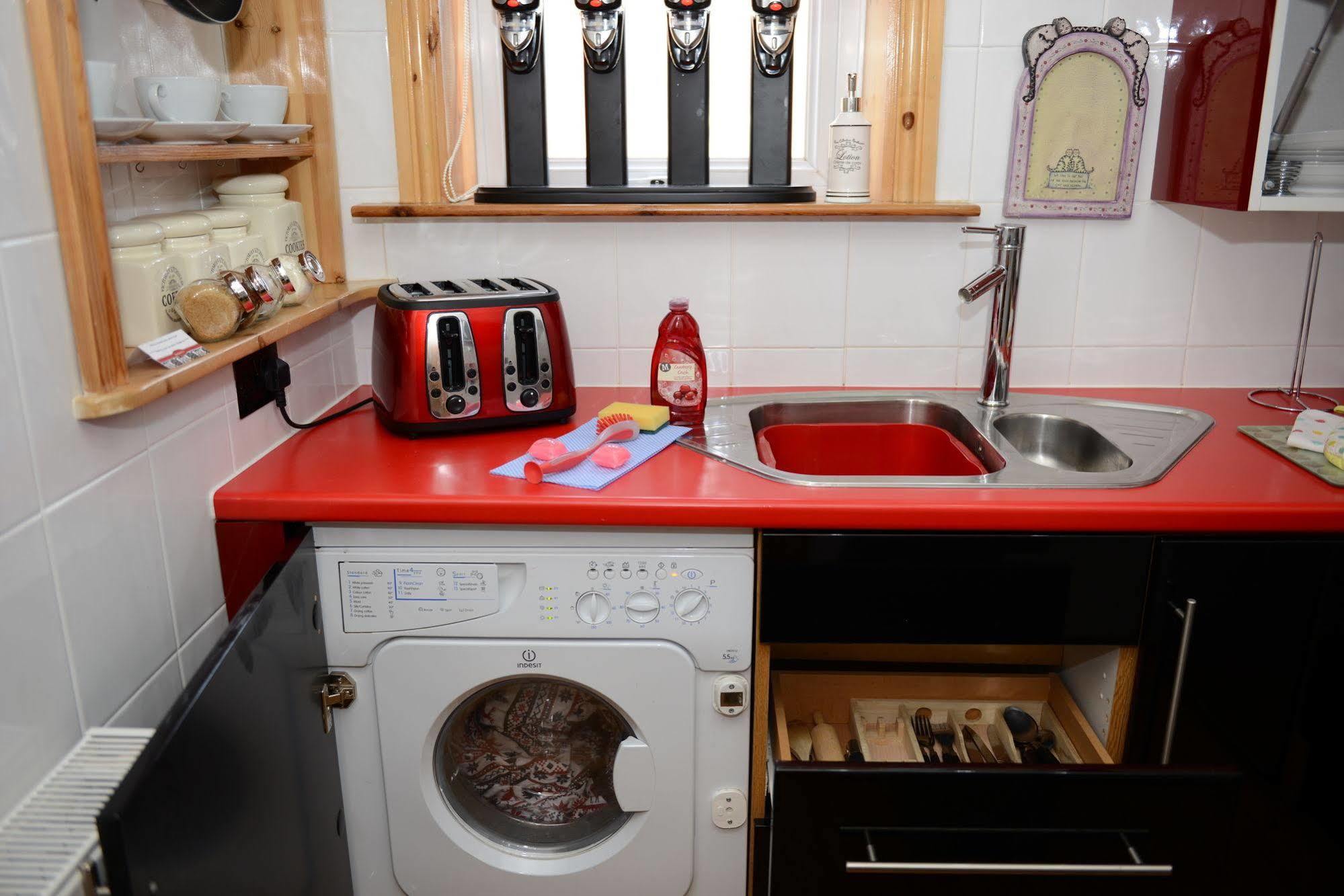 F3 2 Bedroomed Town House - Free Parking - Super 150 Mbps Wifi Near Gavin N Stacey Film House - 1 Free Dog Allowed Бари Екстериор снимка